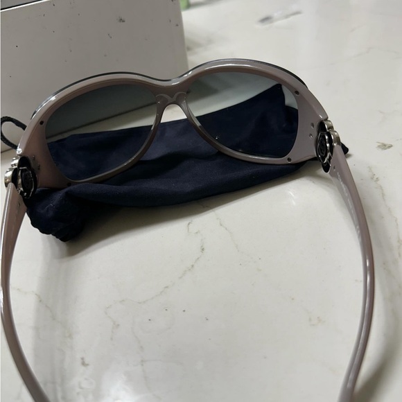Chanel Grey Frame Camellia Flower Sunglasses. FULL SET - Picture 5 of 7